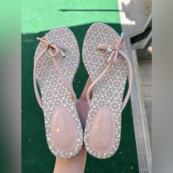 New/Unworn Kate Spade Pink Bow Tie Flipflop Sandals size 6.5 - Picture 1 of 2
